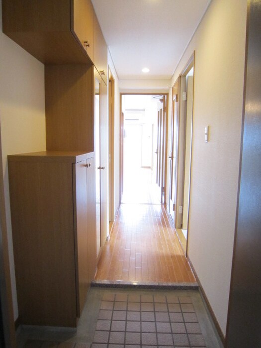 物件内観写真10　(玄関)