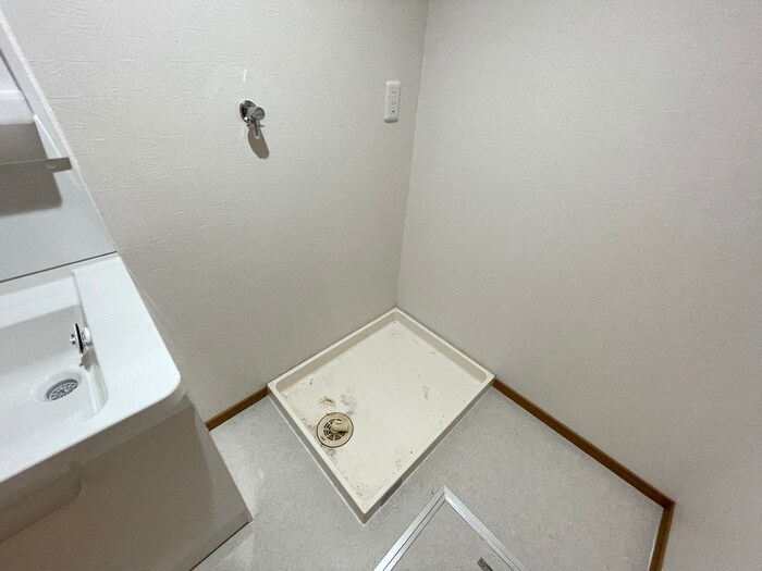 物件内観写真10　(洗濯機置場)