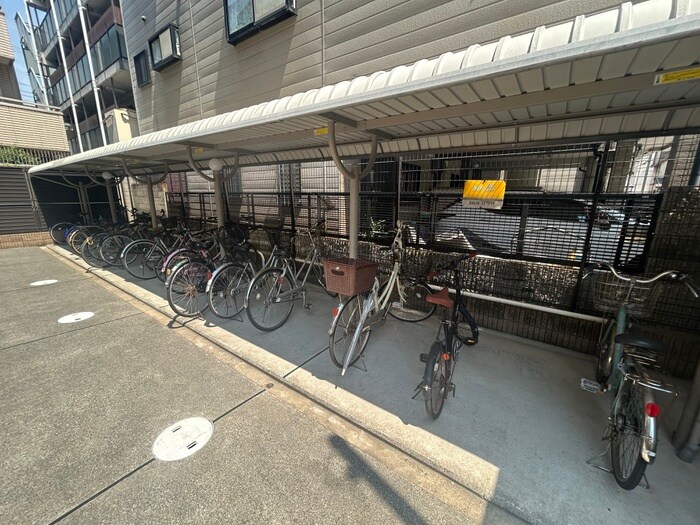 物件外観写真4　(駐輪場)