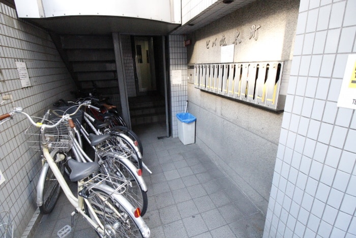 物件外観写真2　(エントランス部分)