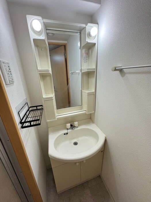 物件内観写真8　(洗面)