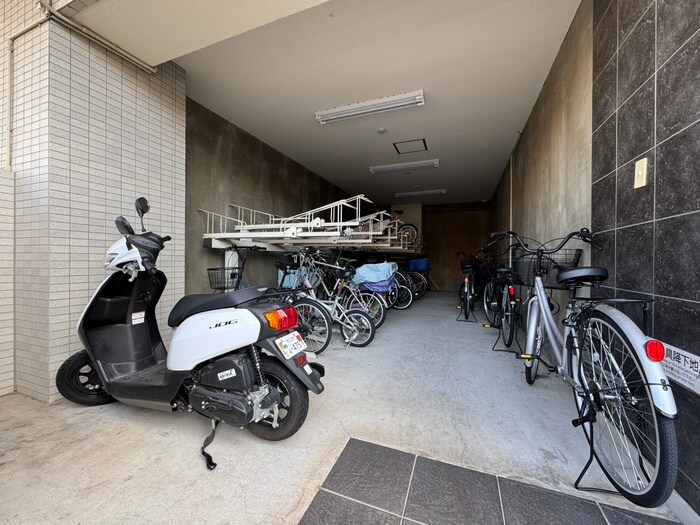 物件外観写真5　(駐輪場)