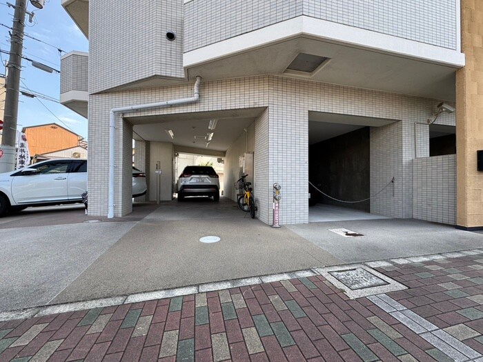 物件外観写真6　(駐車場)