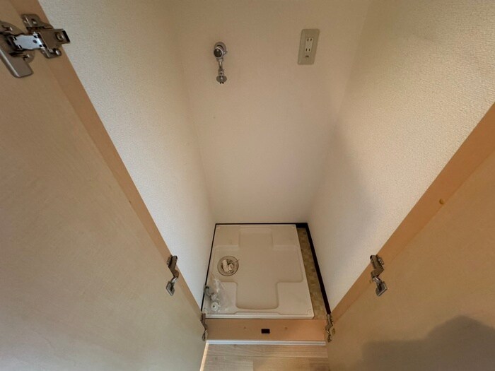 物件内観写真17　(洗濯機置場)