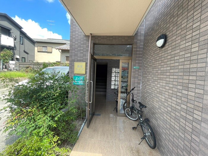 物件外観写真6　(エントランス部分)