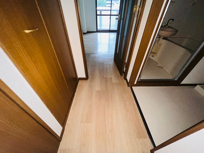 物件内観写真16　(廊下)