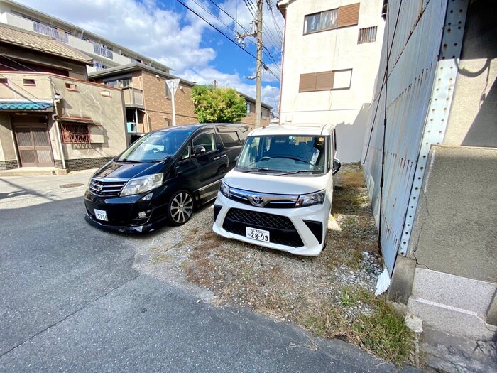 物件外観写真3　(駐車場)