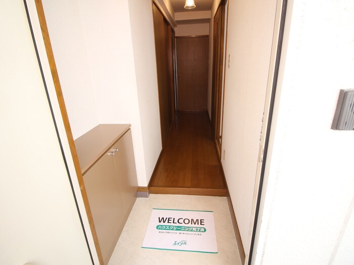 物件内観写真16　(玄関)