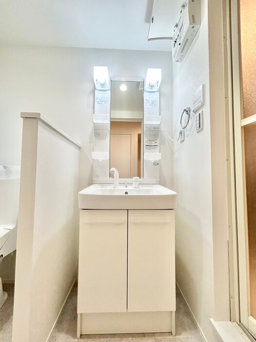 物件内観写真11　(洗面)