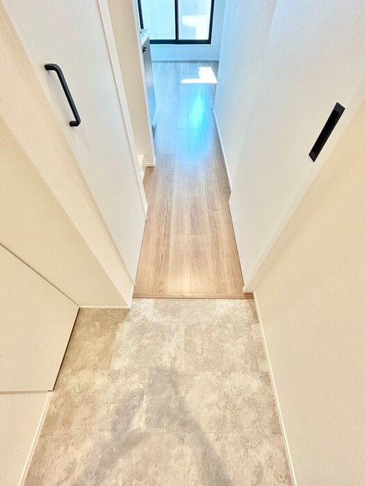 物件内観写真14　(玄関)