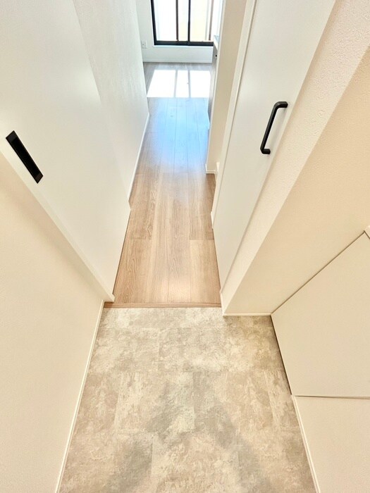 物件内観写真14　(玄関)