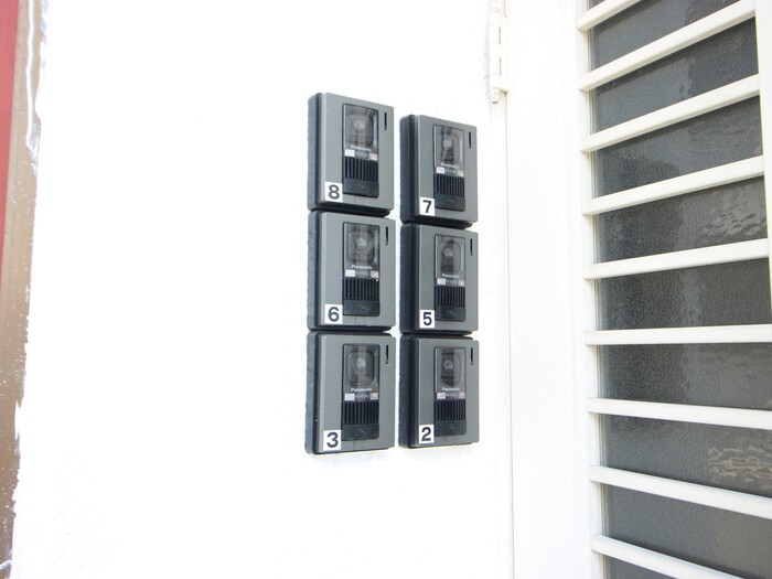 物件外観写真4　(エントランス部分)