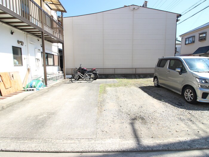 物件外観写真5　(駐車場)
