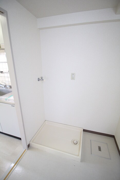 物件内観写真9　(洗濯機置場)