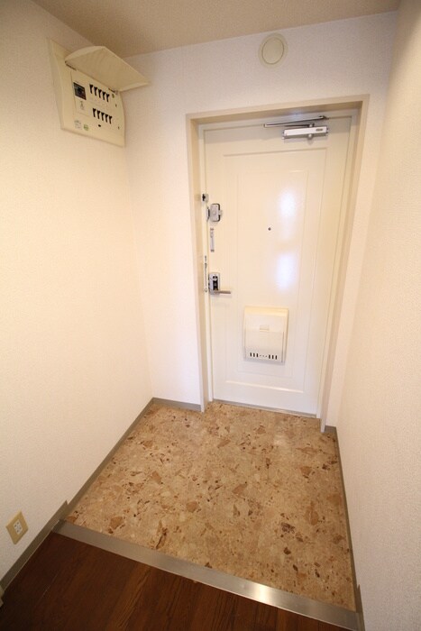 物件内観写真12　(玄関)