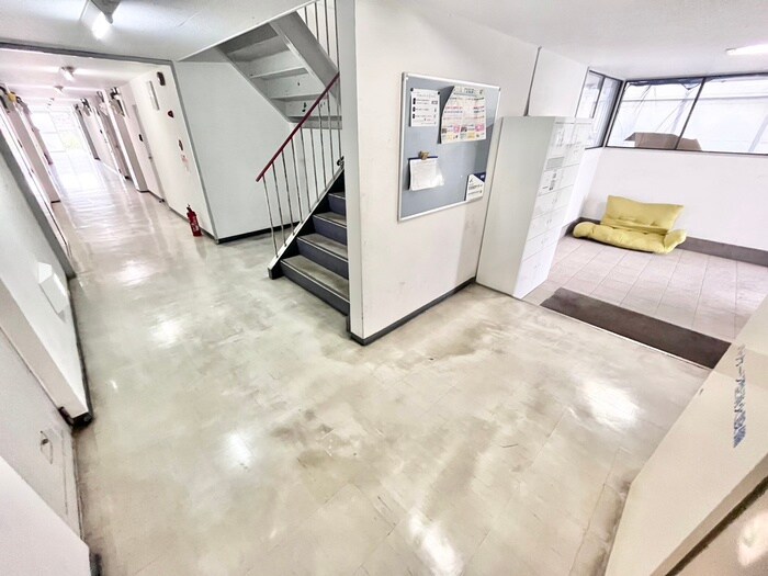 物件外観写真5　(エントランス部分)