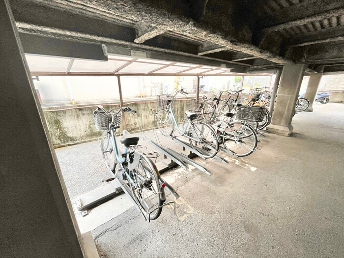 物件外観写真6　(駐輪場)