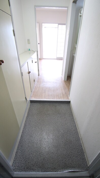 物件内観写真13　(玄関)