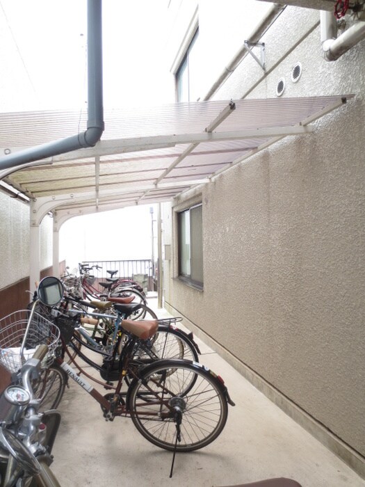 物件外観写真4　(駐輪場)