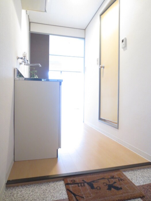 物件内観写真13　(玄関)