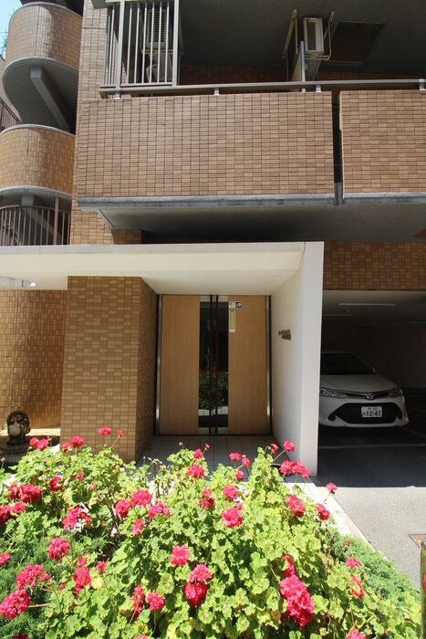 物件外観写真2　(エントランス部分)