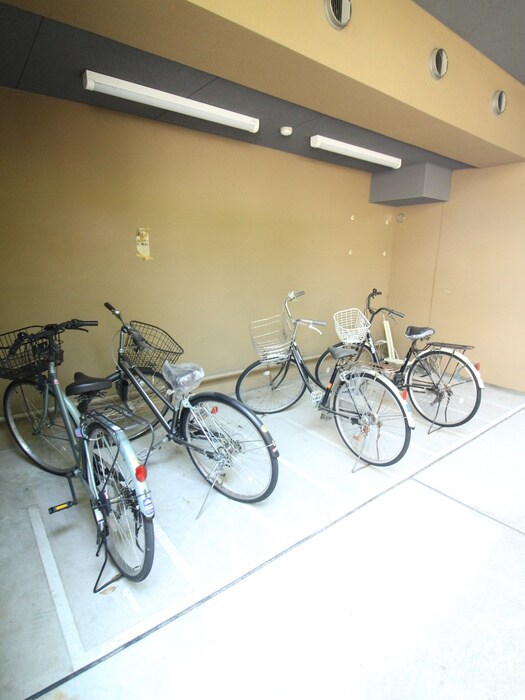 物件外観写真3　(駐輪場)