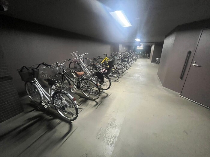 物件外観写真4　(駐輪場)