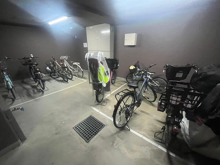 物件外観写真6　(駐輪場)