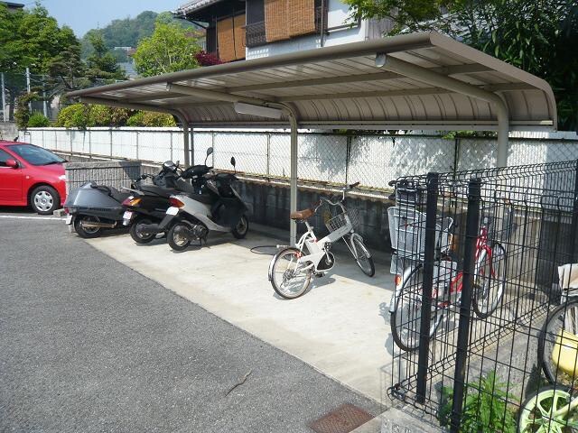 物件外観写真2　(駐輪場)