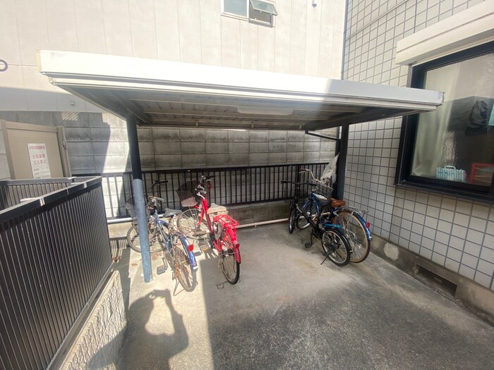 物件外観写真5　(駐輪場)