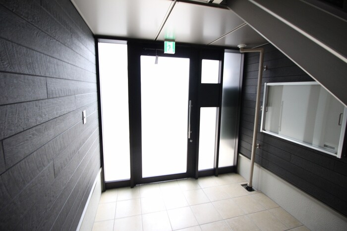 物件外観写真6　(エントランス部分)