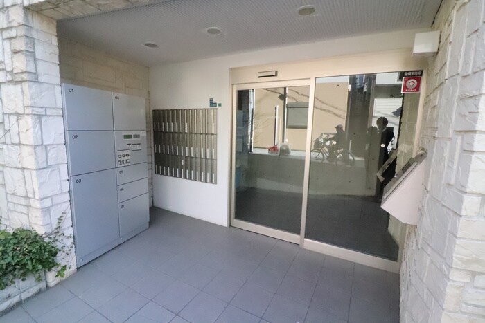 物件外観写真3　(エントランス部分)