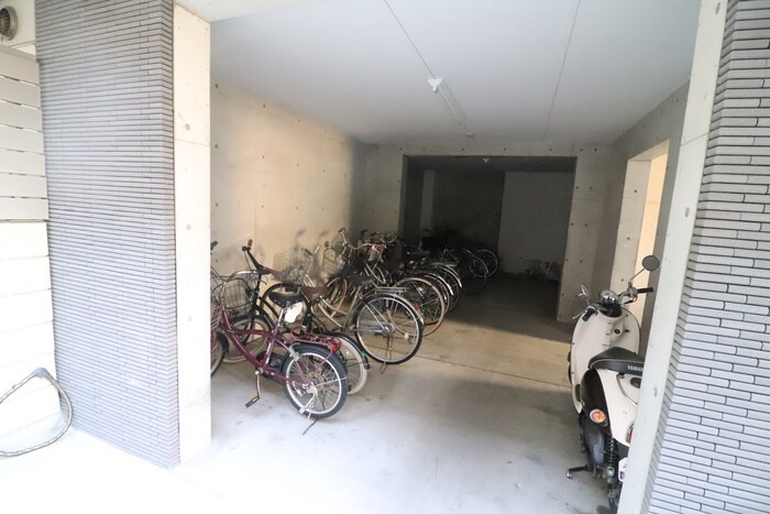 物件外観写真4　(駐輪場)