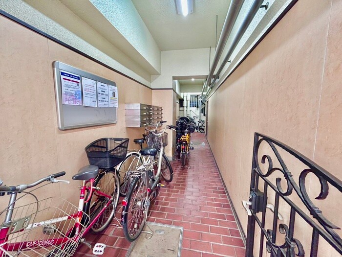 物件外観写真5　(エントランス部分)