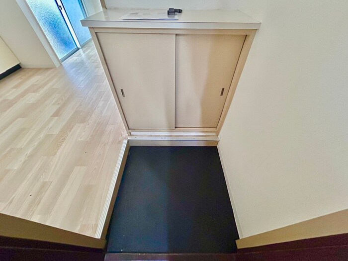 物件内観写真12　(玄関)