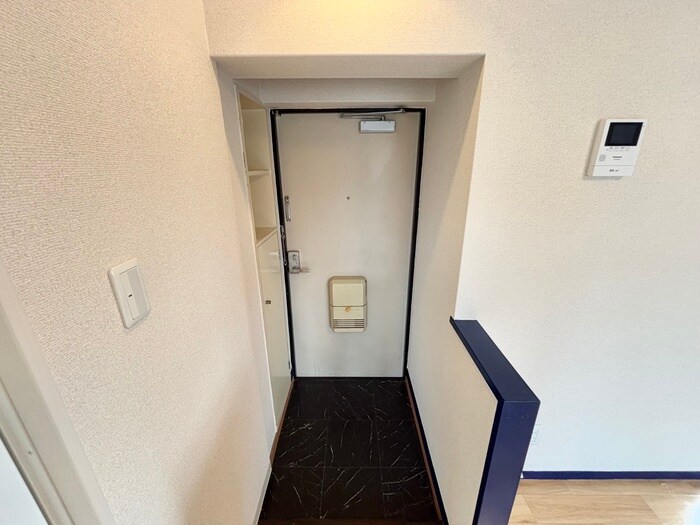 物件内観写真13　(玄関)