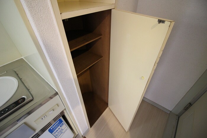 物件内観写真13　(収納)