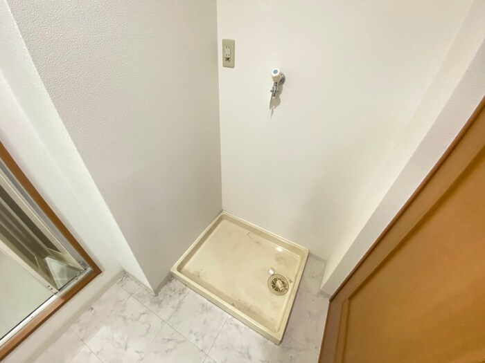 物件内観写真11　(洗濯機置場)