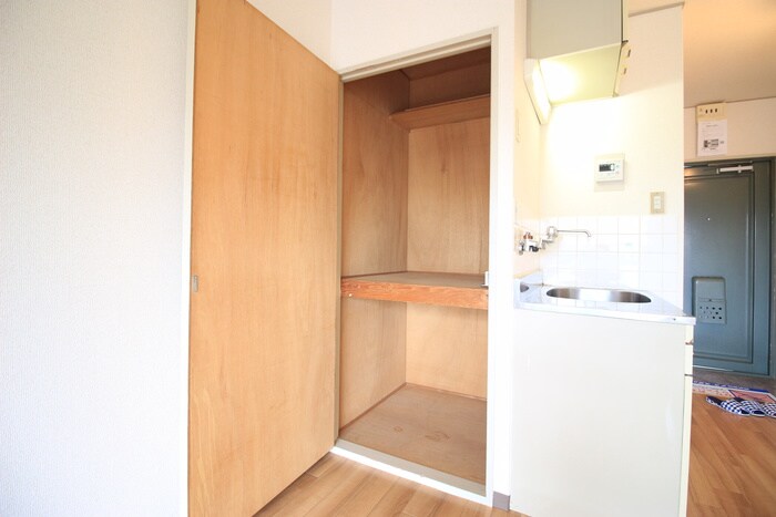 物件内観写真12　(収納)