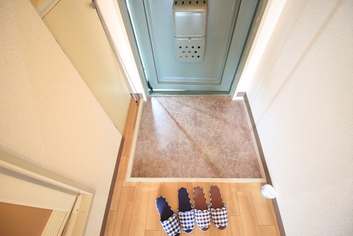 物件内観写真18　(玄関)