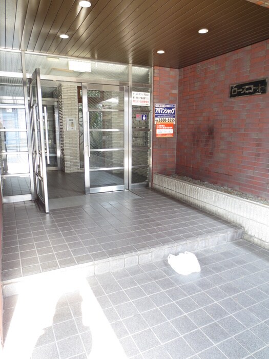 物件外観写真2　(エントランス部分)