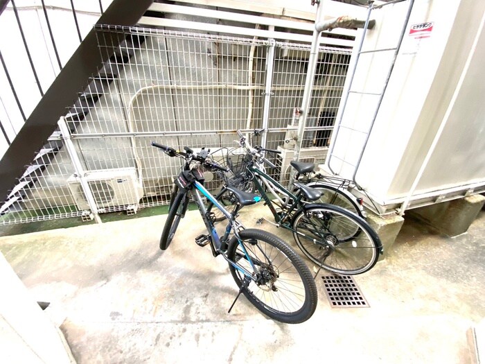 物件外観写真5　(駐輪場)