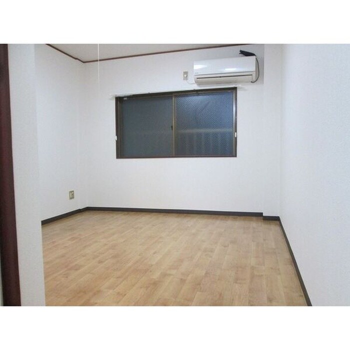 物件内観写真2　(居室)