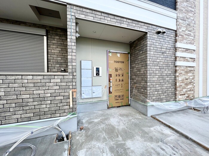 物件外観写真3　(エントランス部分)
