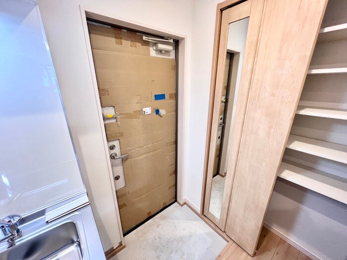 物件内観写真14　(玄関)