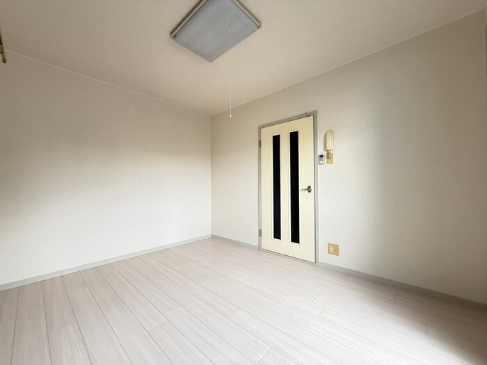 物件内観写真10　(居室)