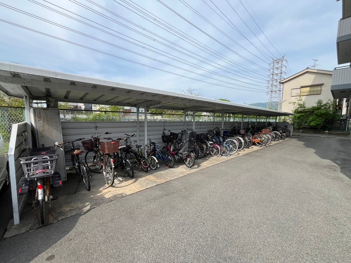 物件外観写真3　(駐輪場)