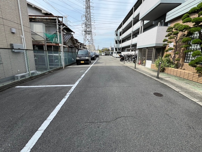 物件外観写真5　(駐車場)