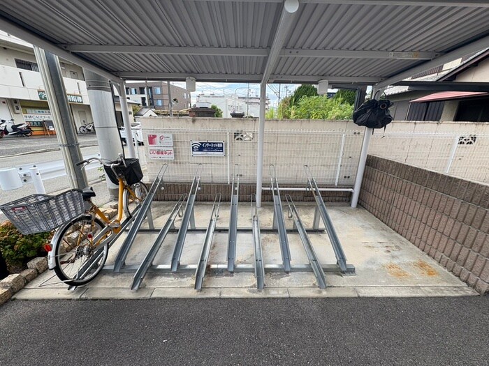 物件外観写真5　(駐輪場)