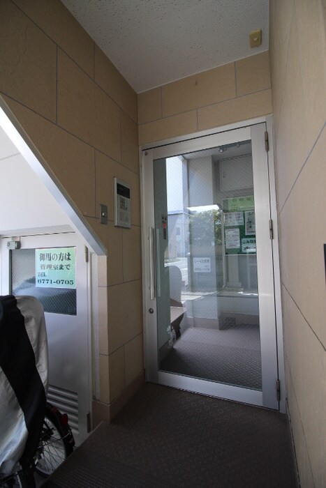 物件外観写真4　(エントランス部分)